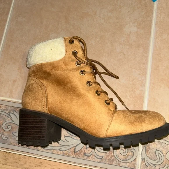 Cozy Tan Lace-Up Boots with Faux Fur - Picture 2 of 7